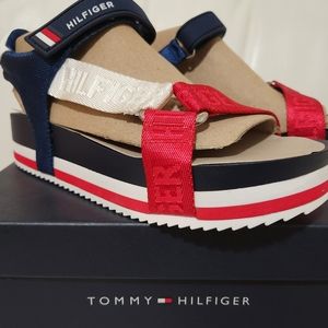 TOMMY HILFIGER BECKIA SANDALS SIZE 8